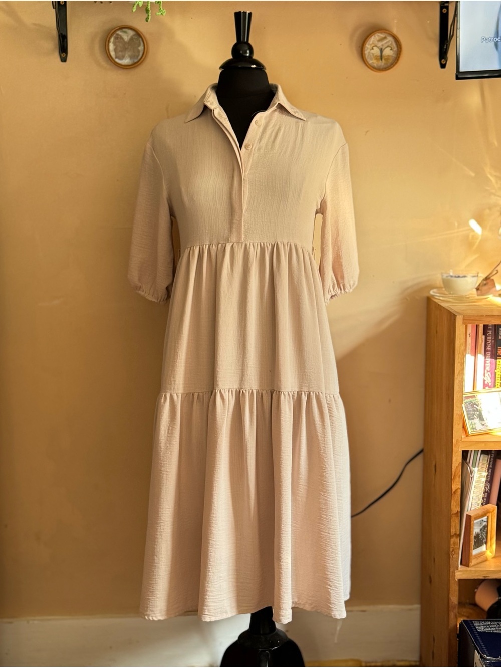 Dazy Tiered Collared Midi Dress in Light Beige Size Small